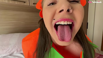 Loira gostosa com fantasia de halloween é fodida forte e ganha leitinho na barriga elis nebsniak