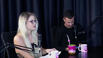 O Marido A Apoiou Começou Com Dp Anal Já Trabalhou Com Várias Produtoras E Quando Pediram Um Fetiches Doido Mary Red Queen Sheer Red thumbnail