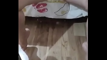 Vadia do sul mostrando a xota na cama