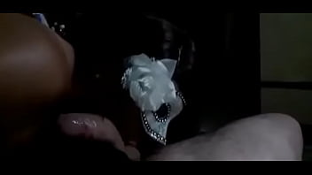 Que riko lo chupa esta perra