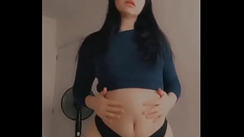 Mexican girl shakes booty for you