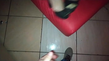 Na casa de swing é assim chama pra cabine e vai mais desta vez não aguentei e tirei a camisinha que delícia