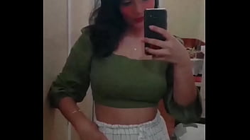 Sozinha no meu quarto esperando que alguém venha e me faça companhia nus na cama com muita selvageria