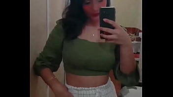 Sozinha no meu quarto esperando que alguém venha e me faça companhia nus na cama com muita selvageria