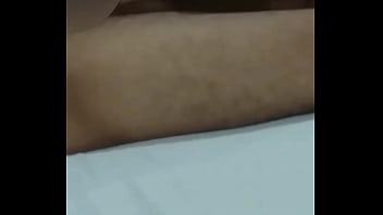 Apertando a rola com a garganta