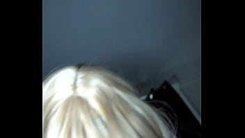 Me dejan a solas con el novio de mi hermana para que me rellene de caliente semen