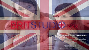 Two lesbian nurses fuck each other and scissor