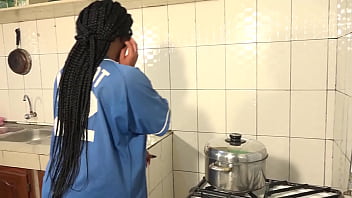 Mon mari a décidé de me faire l'amour à la cuisine aujourd'hui après une bonne baignade ensemble abonnons nous massivement