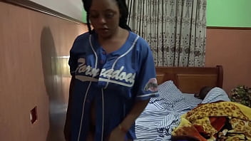 Mon mari a décidé de me faire l'amour à la cuisine aujourd'hui après une bonne baignade ensemble abonnons nous massivement