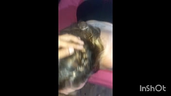 Rubia la chupa muy rico hasta acabarle en toda la cara