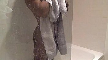 Afro Bañandose thumbnail