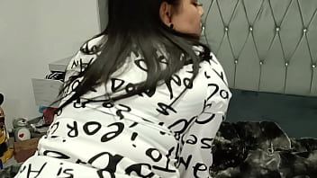 Mi cuñada quiere darme su culito pero todavía le duele mucho hacemos el intento con juguetes Mi cuñada quiere darme su culito pero todavía le duele mucho hacemos el intento con juguetes