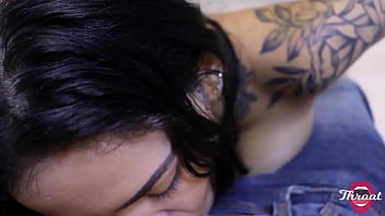 Boquete e titsjob de uma novinha lactante