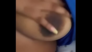 Playing wit her titties