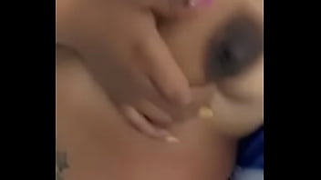 Playing wit her titties