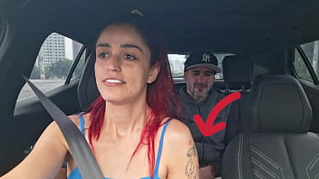Motorista de app pega passageiro se masturbando por trás