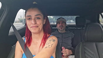 Motorista de app pega passageiro se masturbando por trás