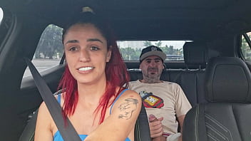 Motorista de app pega passageiro se masturbando por trás