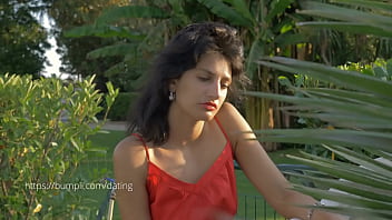 Jolie brune sexy et charnelle en manque de sexe