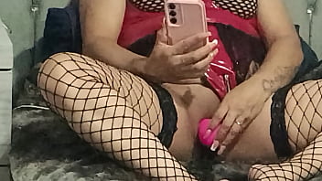 Mi cuñada se masturba con un nuevo juguete para mí casi nos descubre su esposo