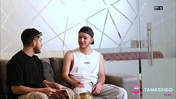 Me beso a mi madrastra pero prefiere follarse a mi primo