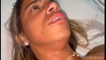 Corno chama negão dotado pra fuder a esposa no motel