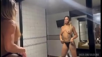Corno chama negão dotado pra fuder a esposa no motel