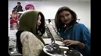 Naseem Sindhi Girl Sexy Talk With Her Bf Pt2 thumbnail