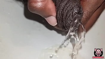 Pra quem tem sede de mijo #mijo #piss #fetiche #fetish #uncut