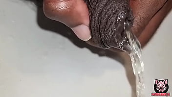 Pra quem tem sede de mijo #mijo #piss #fetiche #fetish #uncut