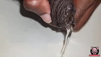 Pra quem tem sede de mijo #mijo #piss #fetiche #fetish #uncut