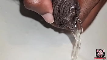 Pra quem tem sede de mijo #mijo #piss #fetiche #fetish #uncut