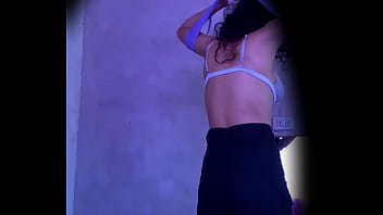 Espero les guste mis tetas son lindas verdad