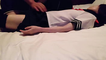 セーラー服の女の子に中出し　素人撮影　コスプレ　フェラ　クンニ　手マン