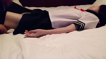 セーラー服の女の子に中出し　素人撮影　コスプレ　フェラ　クンニ　手マン