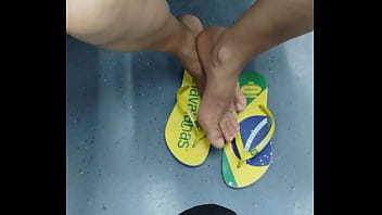 Mature latina girl in hawaianas shoeplay