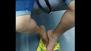 Mature latina girl in hawaianas shoeplay