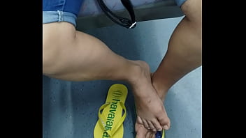 Mature latina girl in hawaianas shoeplay