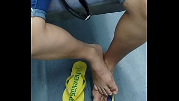 Mature latina girl in hawaianas shoeplay