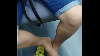 Mature latina girl in hawaianas shoeplay