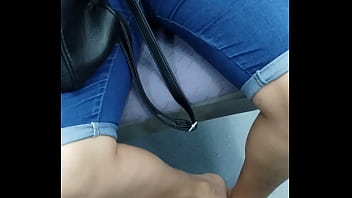 Mature latina girl in hawaianas shoeplay