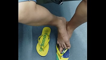 Mature latina girl in hawaianas shoeplay