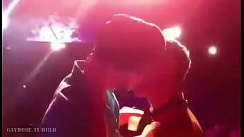 Rafael Alencar Mijando E Beijando Um Fã Na Boate thumbnail