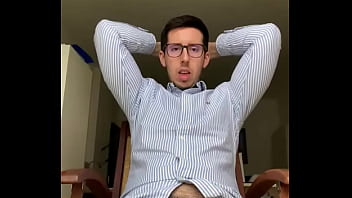 Just arrived from work anyone makes me a relax massage more content here ⬇️