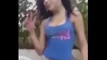 Ninfeta virgem rebolando 21