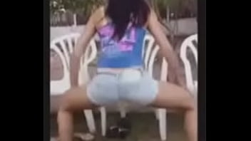 Ninfeta virgem rebolando 21