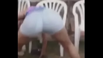 Ninfeta virgem rebolando 21