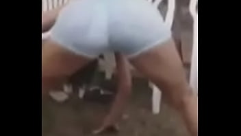 Ninfeta virgem rebolando 21