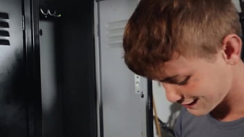 Boy Realizando Fetiche thumbnail