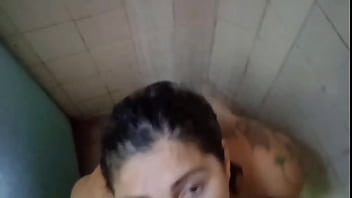 Fiz um boquete no meu marido ele gozou muito e apagou e depois sai pra balada pra chupar outras pica e leva gozada na cara